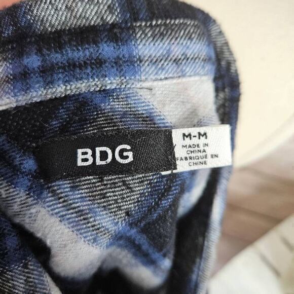 Urban‎ Outfitters BDG Buffalo Plaid Blue Flannel Button Down Top Size Medium - Picture 5 of 6